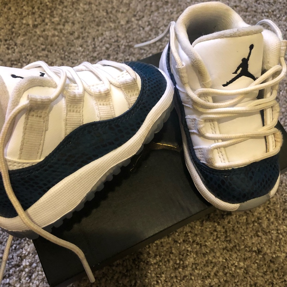 Jordan 11’s low
